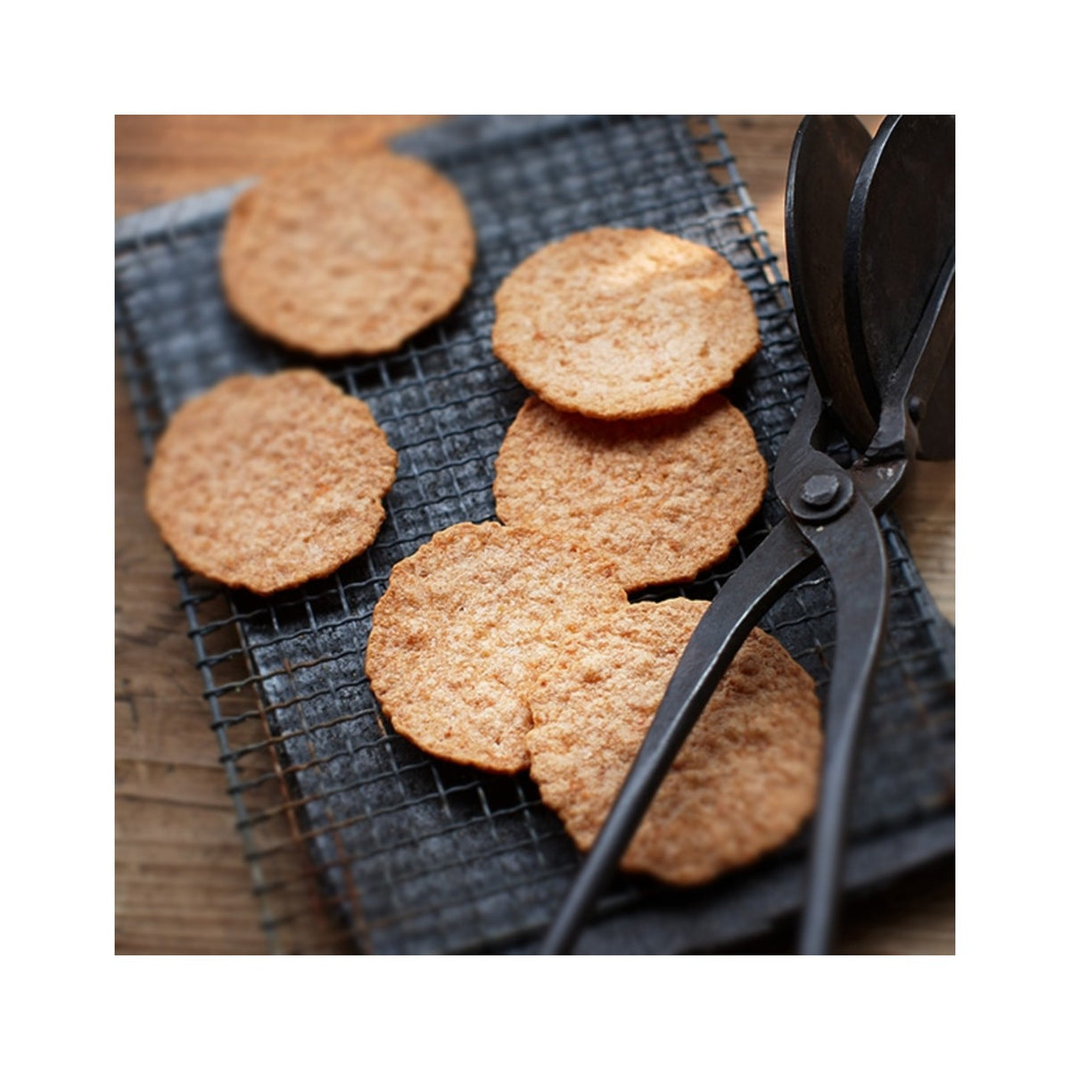 Bankaku Yukari Shrimp Senbei Crackers 12 Pieces (Nagoya Souvenir) - img-2